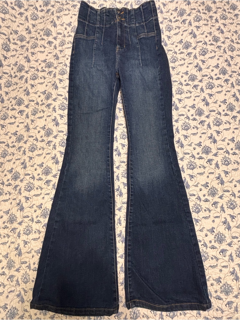 We The Free Womens size 26 High Rise high waisted Flared Denim Jeans 70’s retro